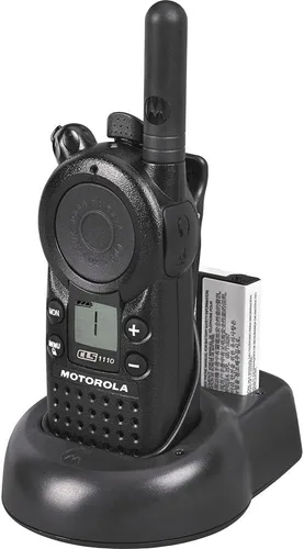 Miniatura 4 de 4 x Motorola CLS1110 UHF 1W 1 canal de radio de 2 vías (CLS1110) + 4 micrófonos de altavoz remoto HKLN4606 - Paquete de 4 con paquete de micrófono