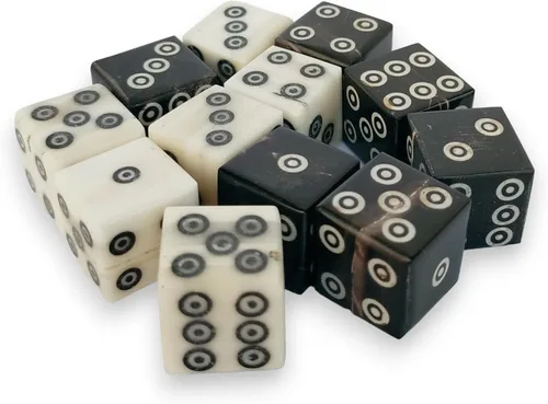 Miniatura 3 de D6 - Juego de 12 dados vikingos/medievales para apuestas de hueso y cuerno, 9/16 pulgadas (0.551-0.591 in) de grosor