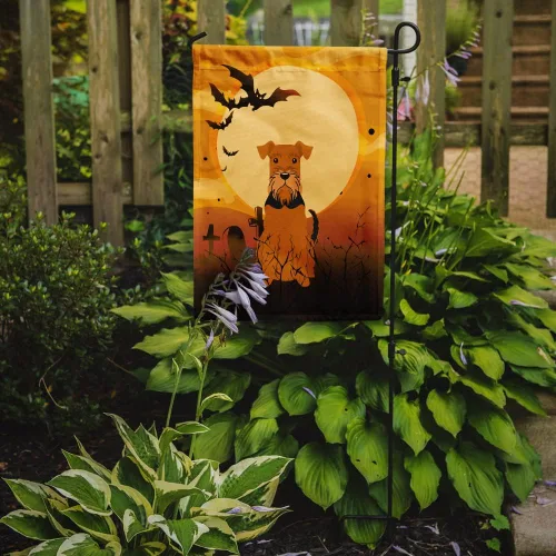 Miniatura 2 de Caroline's Treasures BB4307GF - Bandera de Halloween Airedale para jardín, bandera decorativa para patio exterior, obras de arte de patio, macizos