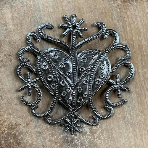 Miniatura 4 de Adorno de corazón hecho a mano de Freda Veve de 4 pulgadas, arte de metal haitiano, diseño de Veve haitiano, ornamento cultural único, arte popular