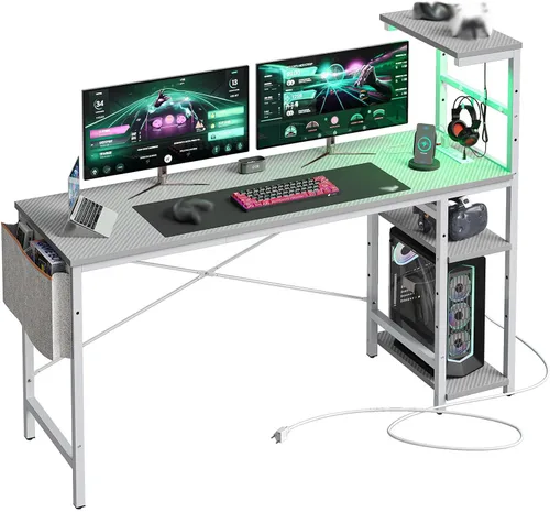 Bestier Escritorio para juegos con tomas de corriente, escritorio LED grande de 61 pulgadas con estantes reversibles de 4 niveles, mesa de juegos de