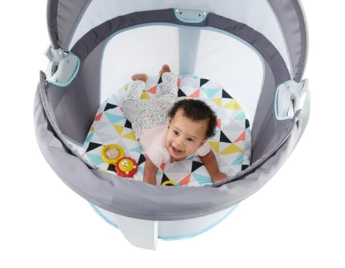 Miniatura 10 de Fisher-Price Moisés Portátil On-The-Go Baby Dome, Espacio de Juego de Viaje con Juguetes de Desarrollo para Recién Nacidos y Toldo, Windmill