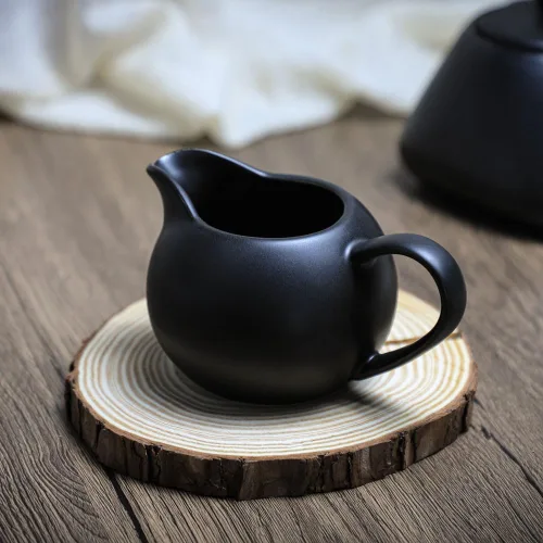 Miniatura 4 de Crema simple de cerámica mate con asa, jarra pequeña de leche para café, 8 onzas, color negro