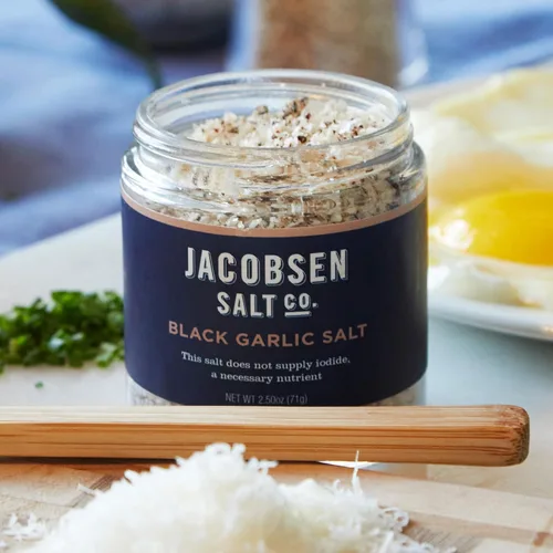 Miniatura 5 de Jacobsen Salt Co. Sal de ajo negro – Sal marina kosher, no yodada, fabricada en Estados Unidos, sin OMG, condimento para carne, sabor a Umami, sal