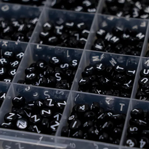 Miniatura 4 de Juego de 1450 cuentas de letras redondas de acrílico de 0.16 x 0.27 pulgadas, cuentas de las letras del alfabeto de la A a la Z y cuentas de números