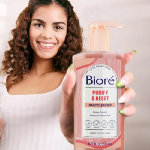 Miniatura 9 de Limpiador diario purificante Bioré Cuarzo Rosa + Carbón, limpiador facial libre de aceite energiza la piel, dermatológicamente probado y sin