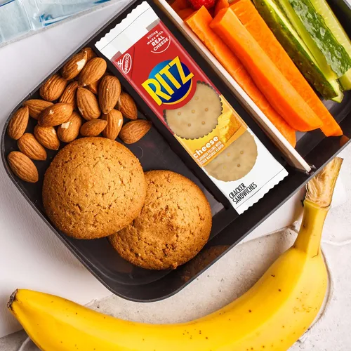 Miniatura 7 de RITZ Galletas tipo sándwich de queso, aperitivos para el almuerzo, 20 paquetes de bocadillos (6 galletas por paquete)