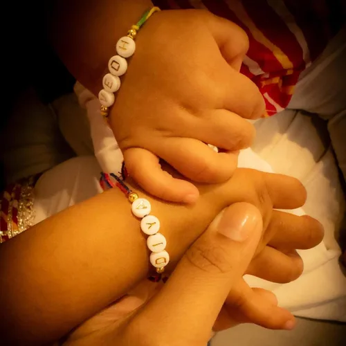 Miniatura 3 de LOVENSPIRE Nombre personalizado Rakhi para hermano Raksha Bandhan de diseñador hecho a mano hilo Rakhi para Bhaiya Nombre personalizado Rakhi