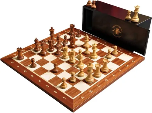 Miniatura 12 de The Library Grandmaster Juego de ajedrez, caja y combinación de tablero