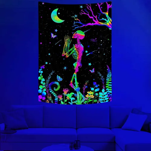 MCKTOM Divertido tapiz de pared con luz negra, diseño de calavera y luna, diseño de esqueleto, meditación, espiritual, trippy, bohemio, flores,