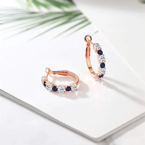 Miniatura 4 de Gem Stone King - Pendientes redondos de plata chapados en oro rosa de 18 quilates con topacio blanco y zafiro azul