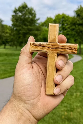 Miniatura 4 de Cruz de pared de madera de olivo de Zuluf de Belén 12 cm Hecha a mano, decoración cristiana y católica, regalo navideño para colgar en la pared