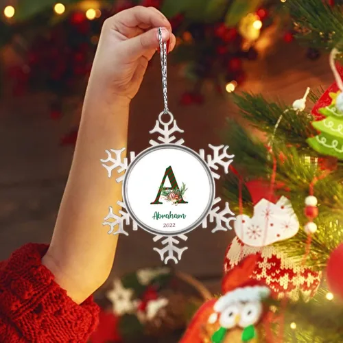 Miniatura 5 de Monograma inicial letra A copo de nieve, adorno de bayas de pino de Navidad para decoración de árbol de Navidad, adornos de Navidad personalizados