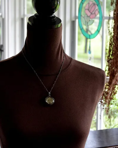 Miniatura 19 de Queen Anne's - Collar de encaje con colgante de flor prensada real en cristal hecho a mano, joyería de flores silvestres, collares de encaje