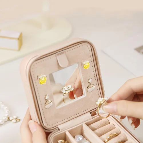Miniatura 4 de JUFORLFY Joyero de viaje para mujeres y niñas, organizador con espejo, anillos, aretes, collares, caja organizadora de almacenamiento, caja