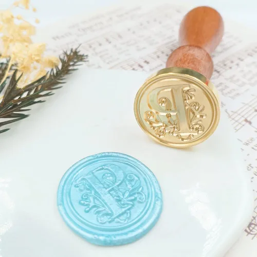 Miniatura 7 de Sello de cera con letra inicial del alfabeto tradicional medieval, sellos de letras con cabeza de latón y mango de madera para tarjeta/sobre/regalo