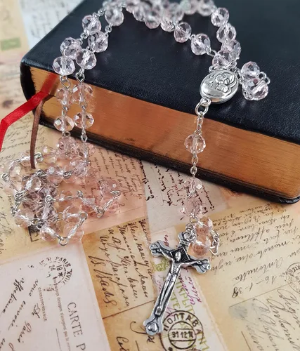 Miniatura 6 de Nazareth Store Rosa claro Cuentas de cristal Rosario Collar católico Medalla del Suelo Santo y Crucifijo Marca Bolsa de terciopelo
