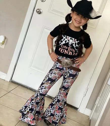 Miniatura 44 de fhutpw Conjunto de camiseta de manga corta con estampado de vaca y pantalones acampanados de dibujos animados para niñas