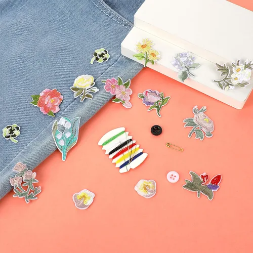 Miniatura 3 de 15 piezas de mini parches de flores para planchar, parches decorativos de flores, 13 patrones bordados con 2 piezas de kit de costura, apliques
