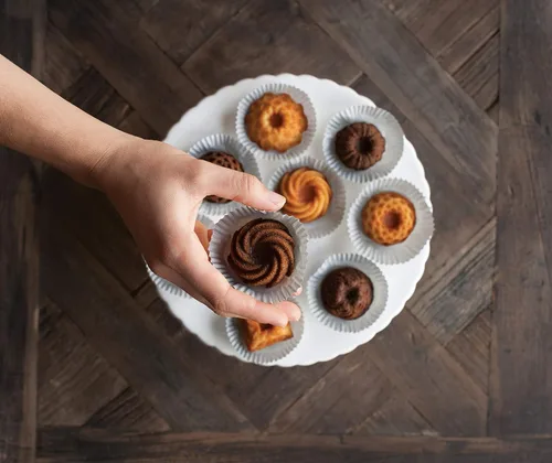 Miniatura 4 de Nordic Ware Charms Cast Bundt Pan, 1.2 Capacidad de la taza, Oro