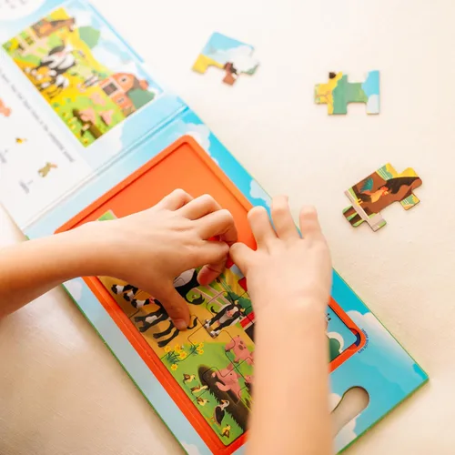 Miniatura 2 de Melissa & Doug Juego de rompecabezas magnéticos para llevar - En la granja (2 x 15 piezas) Juguete de actividad de viaje para preescolares y niños