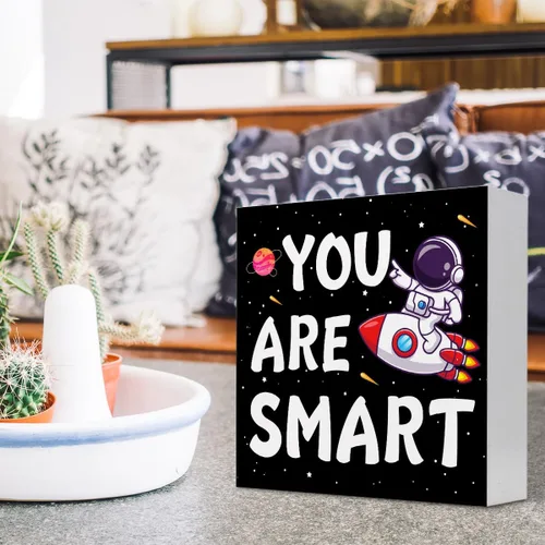 Miniatura 5 de Letrero inspirador de madera con texto en inglés "You are Smart, lindo astronauta montando cohete en el espacio, caja de madera, placa, decoración