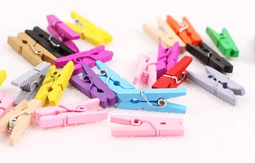 Miniatura 3 de Alfileres de ropa en miniatura para manualidades, adornos de decoración de Navidad, clips pequeños con cordel de yute rosa, paquete de 100