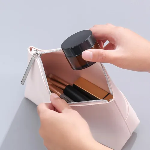 Miniatura 3 de OverNews 48 tarros de vidrio ámbar de 1 oz, recipientes vacíos de loción cosmética, con revestimientos internos, tapa negra, espátula