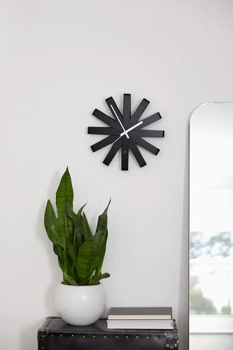 Miniatura 10 de Umbra - Reloj de pared en bandas