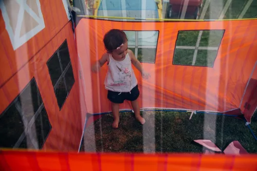 Miniatura 14 de Pacific Play Tents 60810 Barnyard Playhouse Carpa, 48 x 38 x 48 pulgadas, Multi