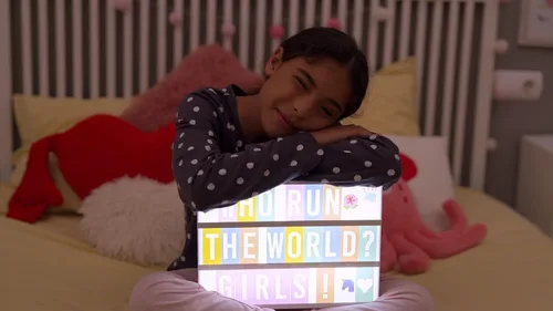 Miniatura 8 de BONNYCO Caja de luz rosa estilo cinematográfico con 400 letras, emojis, 2 marcadores. Caja de luz LED para decoración de hogar y oficina, cartel