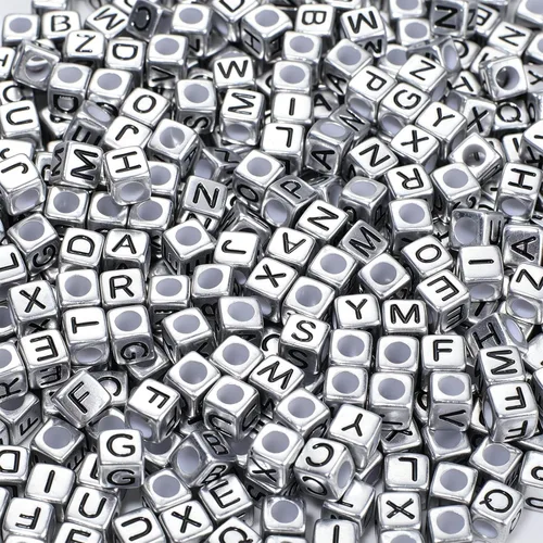 Miniatura 8 de 900 cuentas acrílicas doradas de letras del alfabeto, letras coloridas del alfabeto, cuentas de cubo negro para pulseras de la amistad y regalos