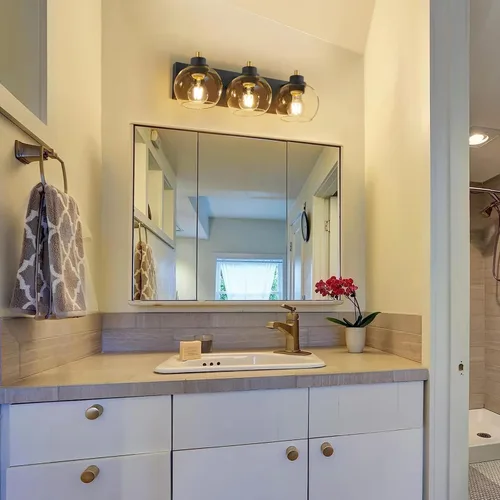 Miniatura 6 de Tuscarora Lámpara de tocador de baño de 3 luces, lámparas de baño negras y doradas, lámpara de tocador moderna con pantalla de vidrio transparente