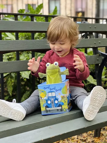 Miniatura 7 de YOTTOY Little Blue Truck Collection Little Blue Truck Jack-in-The-Box - Juguete de peluche infantil con música, 5.5 x 5.5 x 5.5 pulgadas