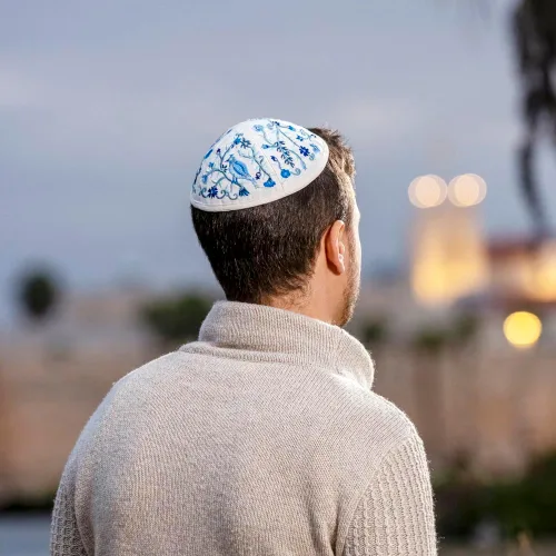 Miniatura 2 de Yair Emanuel Kipá Yarmulkes & Sombrero Yemenita Judaica Bordado Kipá Azul Flores y Pájaros (Paquete)