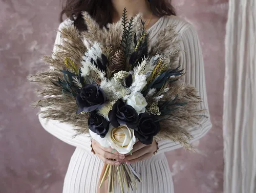 Miniatura 5 de Ramo de boda de rosas preservadas negras y doradas, ramo de boda bohemio, ramo de hierba de las pampas, ramo de flores secas de 12-14 pulgadas