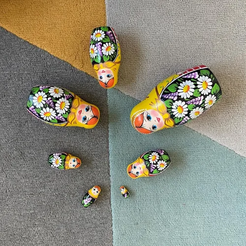 Miniatura 7 de AEVVV Juego de 7 muñecas rusas de Matryoshka - Muñecas rusas en vestido de Sarafan con manzanilla pintada a mano y flores lilas - Русские Матрески