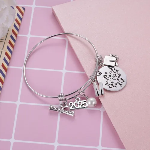 Miniatura 14 de Ukodnus Regalo de graduación de clase 2024 – Pulsera de graduado de último año 2024 – Regalos de graduación inspiradores para ella – 26 pulseras
