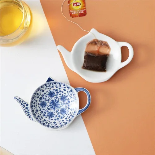 Miniatura 2 de Sizikato 4 portabolsas de té de porcelana azul y blanca para bolsitas de té, posavasos en forma de tetera, cuchara, reposos, aperitivos, plato