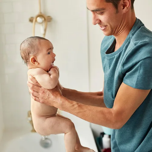 Miniatura 10 de Baby Dove Jabón Corporal para Cuidado de la Piel Sensible del Bebé para el Baño del Bebé Riqueza en Humedad Sin Lágrimas e Hipoalergénico, 20 onzas