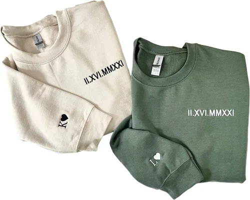 NAZENTI Sudaderas bordadas personalizadas con números romanos a juego para parejas con corazón inicial en la manga y fecha de aniversario