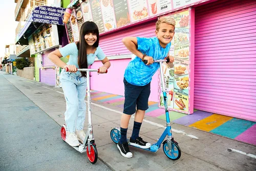 Miniatura 8 de Razor Patinete A5 Lux Kick para niños de 8 años en adelante, ruedas de uretano de 8 pulgadas, acabado anodizado con colores y gráficos llamativos