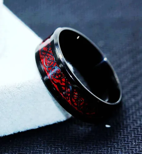 Miniatura 3 de Anillo de dragón celta negro de fibra de carbono rojo de 0.315 in para hombres biselado banda de boda de bordes