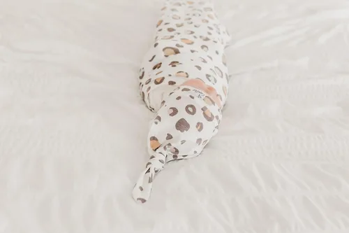 Miniatura 3 de Copper Pearl Gorro de bebé con nudo superior elástico suave Millie