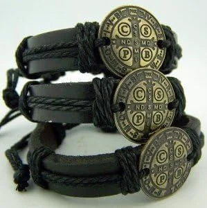 Miniatura 2 de CB - Pulsera de cuero de San Benito 3 unidades talla S M L tono bronce
