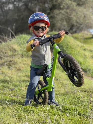 Miniatura 8 de Strider Bicicleta deportiva de 12 pulgadas – Bicicleta de equilibrio sin pedal para niños de 1 a 4 años – Incluye almohadilla de seguridad, asiento