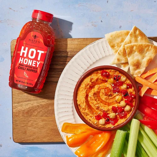 Miniatura 4 de Nate's Hot Honey - Miel 100% pura infundida con hojuelas de chile habanero, sabor galardonado, relleno de calcetines navideños, botella exprimible