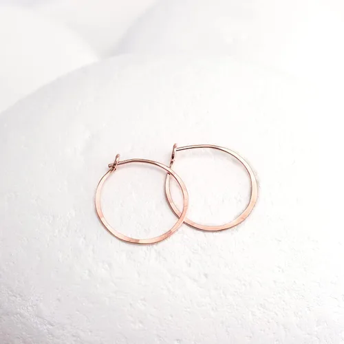 Miniatura 28 de Aretes de aro finos martillados, elegantes plata esterlina geométrica sólida, relleno de oro y relleno de oro rosa; para mujer por Lotus Stone