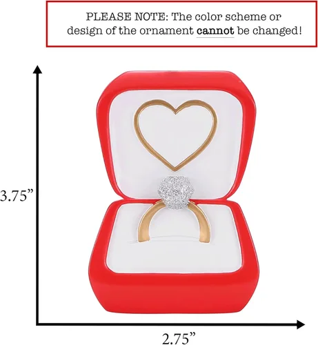Miniatura 2 de Adorno personalizado de compromiso de nuestra primera Navidad 2026 Anillo de compromiso de diamantes en caja roja para el árbol de Navidad She