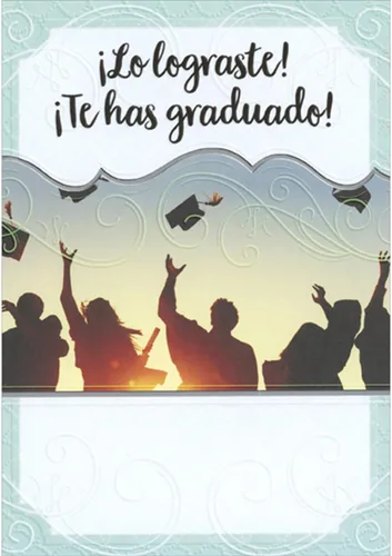 Designer Greetings Silueta de cinco graduados lanzando gorras al aire en azul claro y blanco tarjeta de felicitación de graduación española